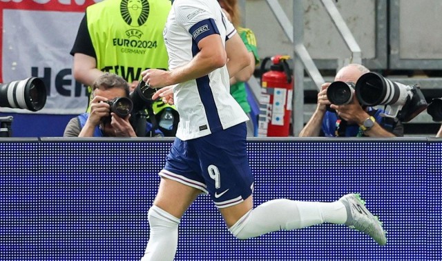 pg电子在线下载-西甲直播黑白直播信号源真实性与转播稳定性问题探讨